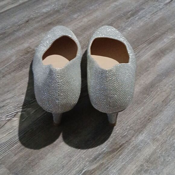 Silver sparkly metallic kitten heels Sz 12 EUC - Picture 4 of 7